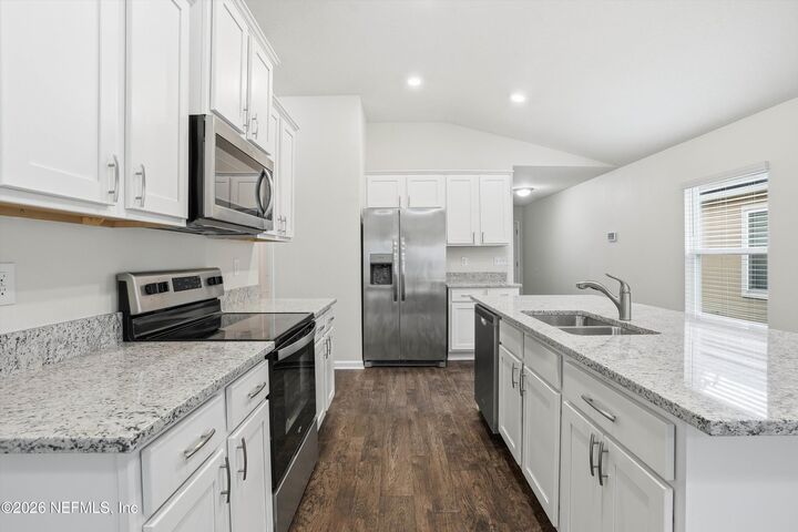 Property Photo:  7862 Meadow Walk Lane  FL 32256 