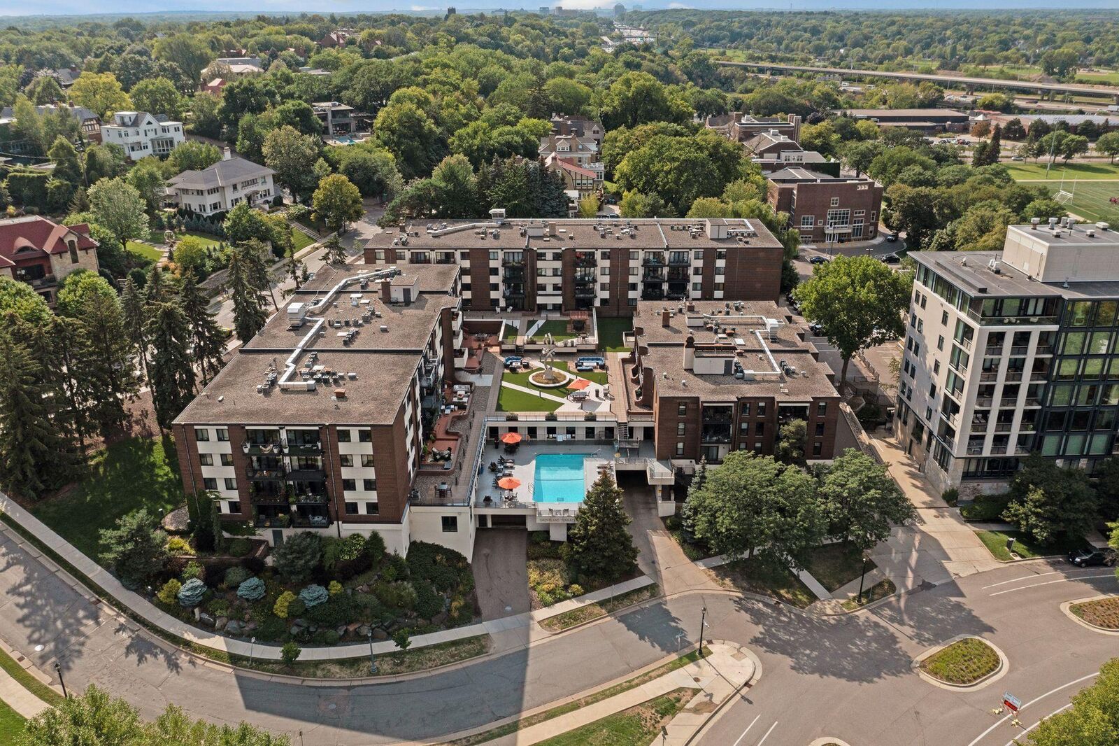 Property Photo: 48 Groveland Terrace B101 MN 55403