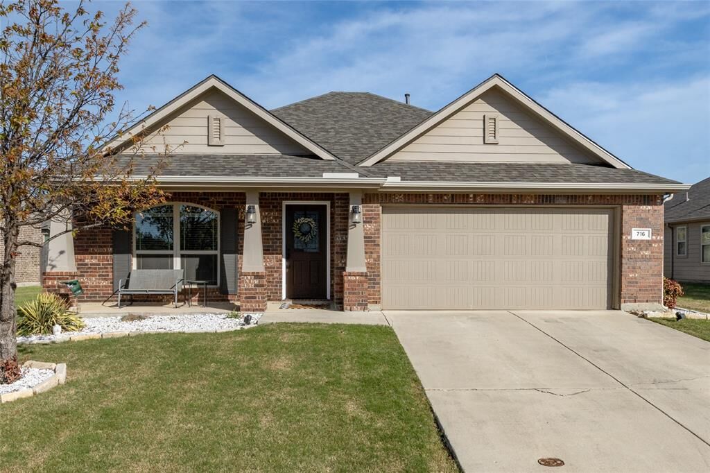 Property Photo:  716 Salida Road  TX 76052 