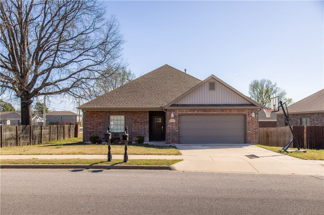 Property Photo:  2201 Aspen  AR 72761 