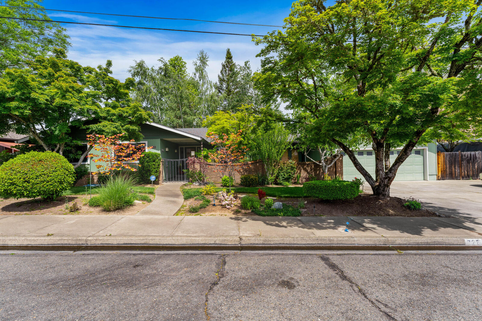 Property Photo:  722 NW Sandy Drive  OR 97526 