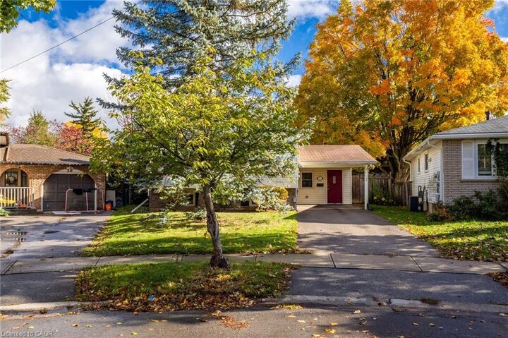 Property Photo:  26 October Place  ON N3R 7B4 