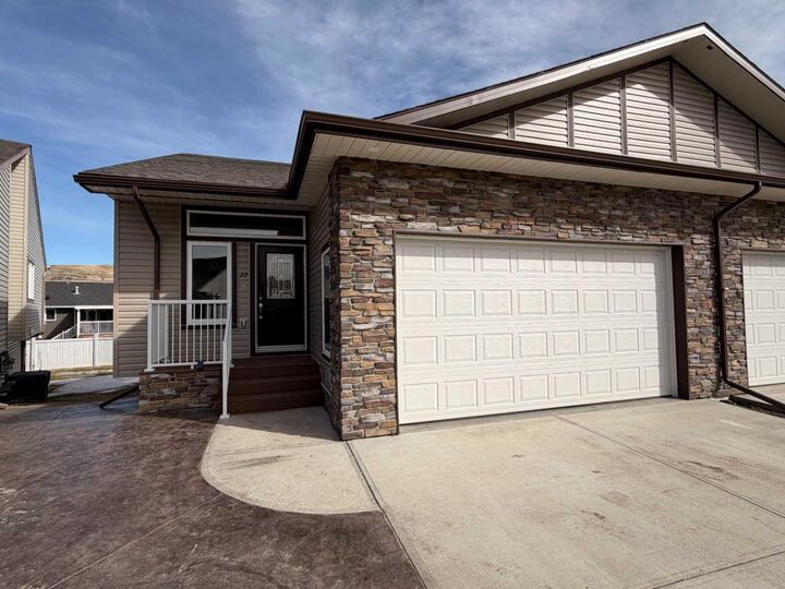 22 Garden Way — photo 1