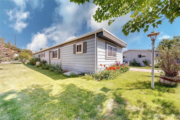 Property Photo:  1420 SE Chickadee Lane  WA 99324 