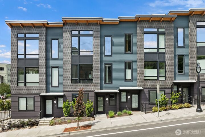 Property Photo:  18513  104th Avenue NE D(4)  WA 98011 