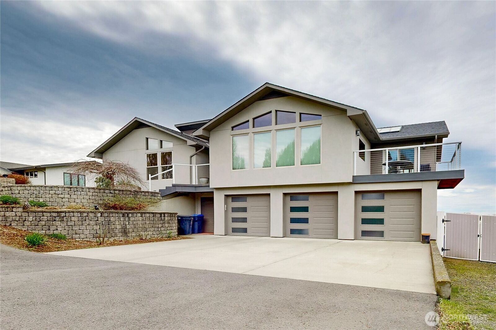 Property Photo:  2425  Country Club Road  WA 99362 