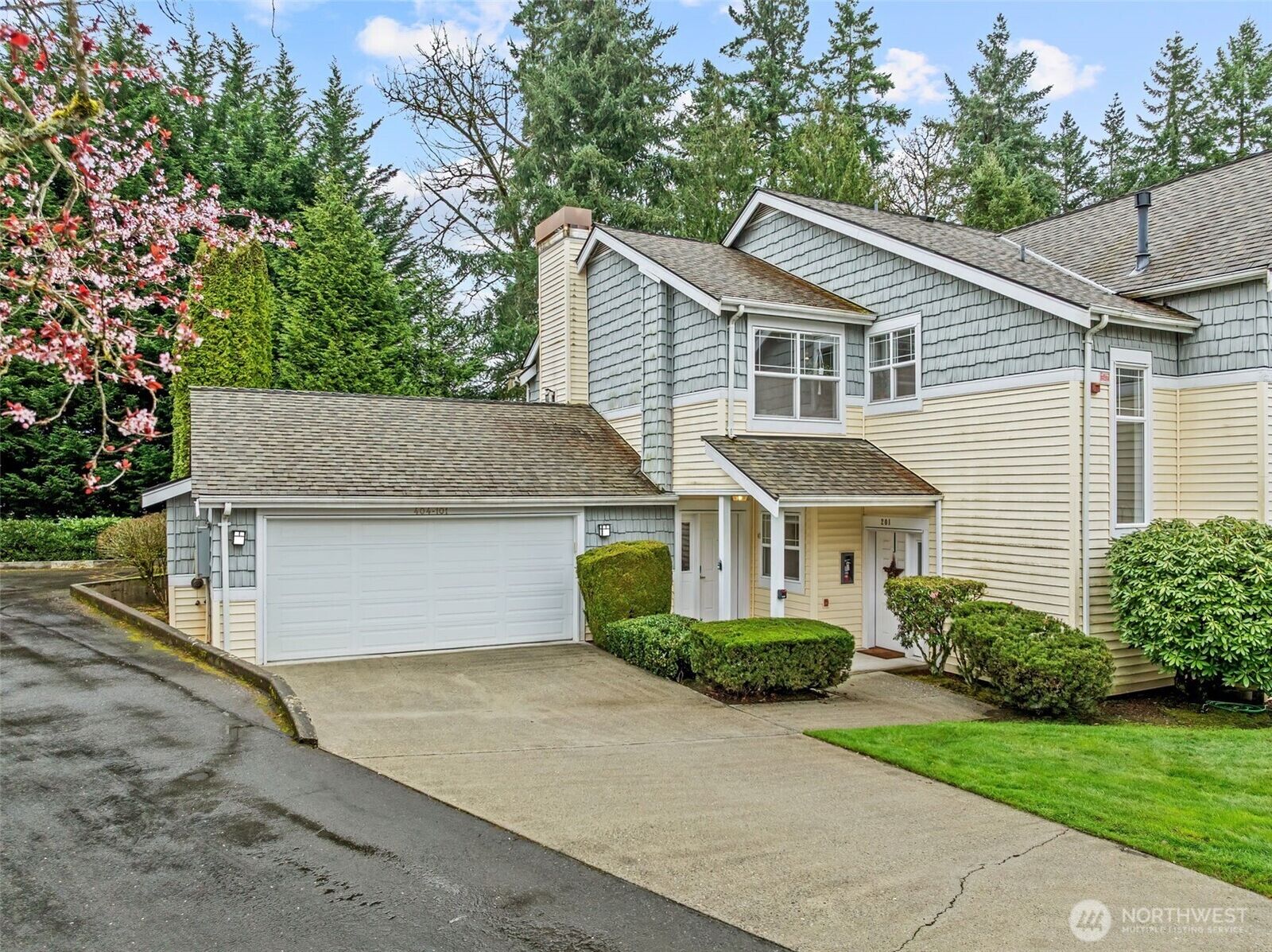 Property Photo:  404  228th Street SW E101  WA 98021 
