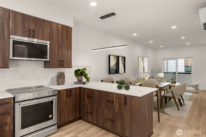 Property Photo: 914 B 15th Avenue WA 98122