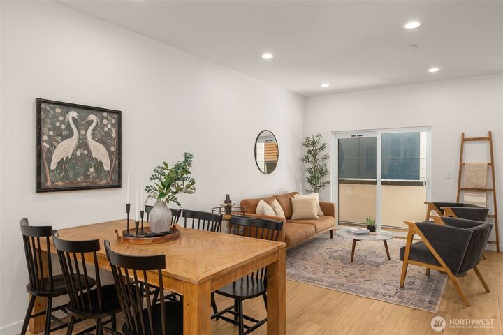 Property Photo: 914 B 15th Avenue WA 98122