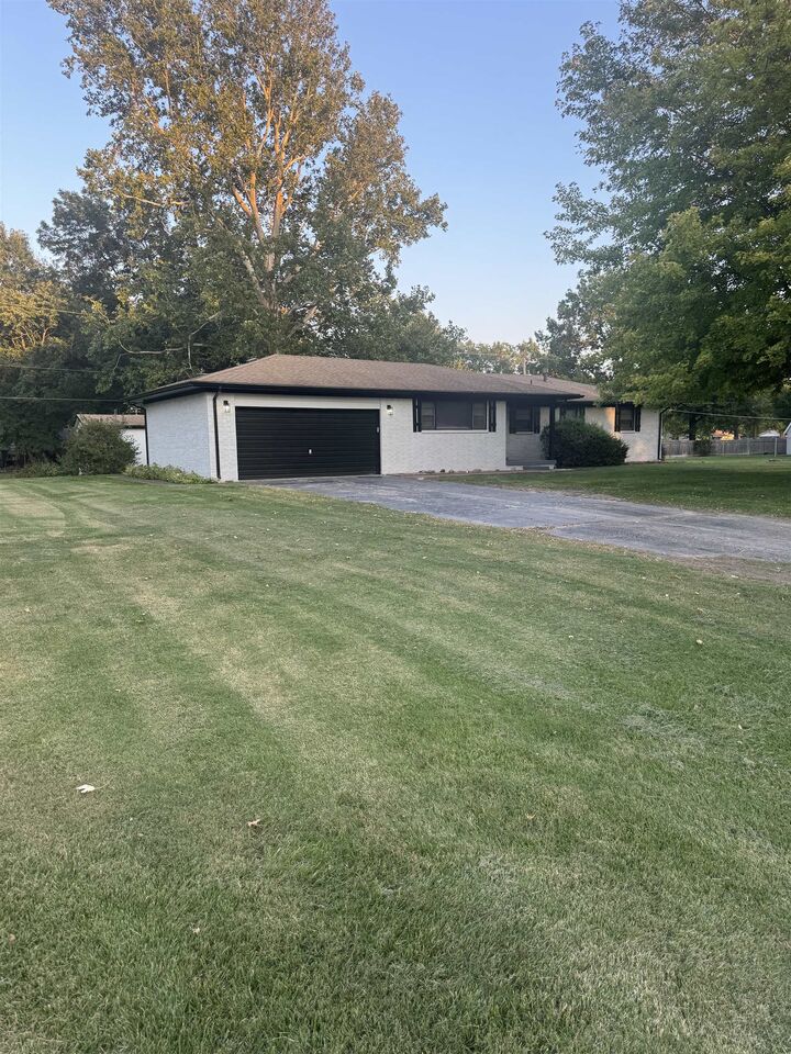 Property Photo: 1300 S Fieldcrest St KS 67209
