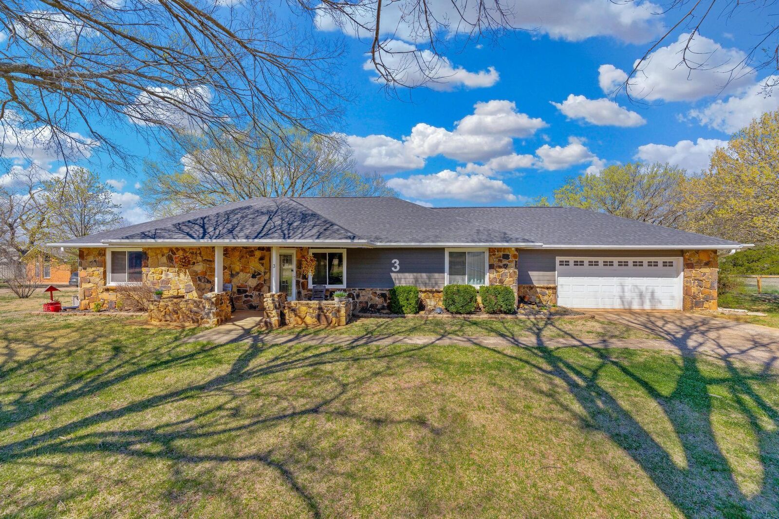 Property Photo:  3 Oakwood Dr  KS 67005 