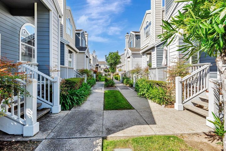 Property Photo:  4 Brigantine Lane  CA 94065 