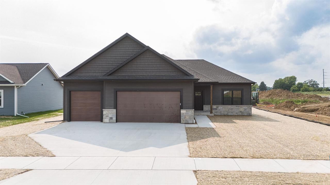 Property Photo: 3829 N Woodbury Lane WI 53545