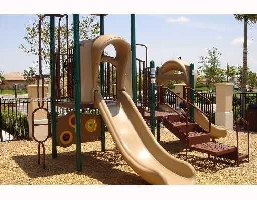 Property Photo:  940 NE 33 Ter 101  FL 33033 