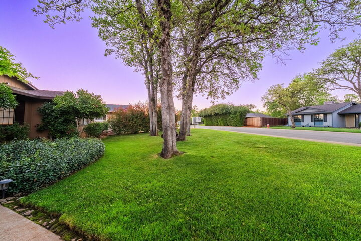 Property Photo: 2867 Camulos Way CA 96002