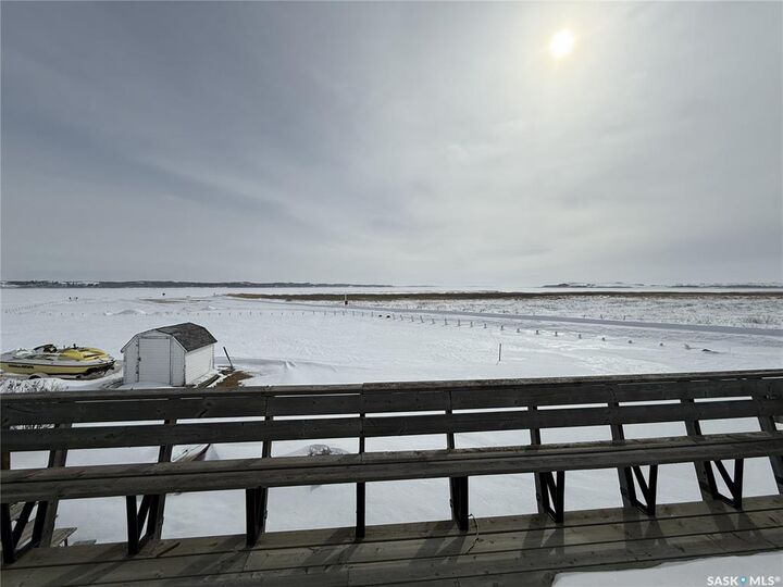 Property Photo:  722 Aqualane Avenue  SK S0M 1E0 