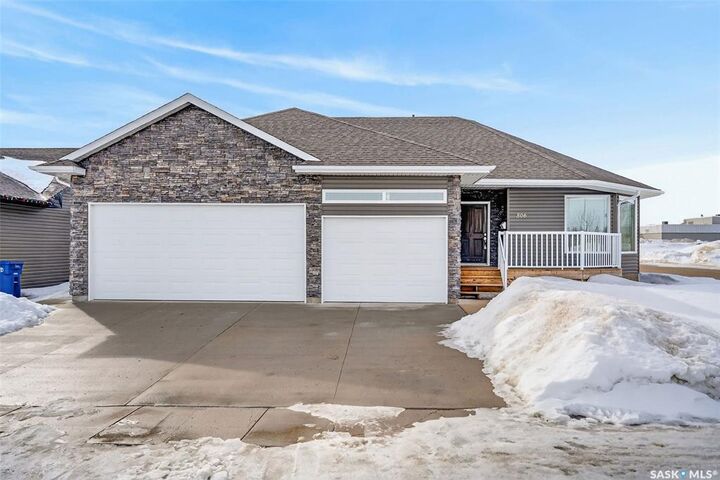 Property Photo:  506 16th Avenue  SK S0K 2A0 