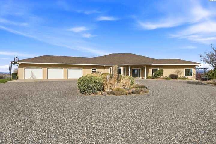 Property Photo: 21509 S Davlor Pr SW WA 99350-8814