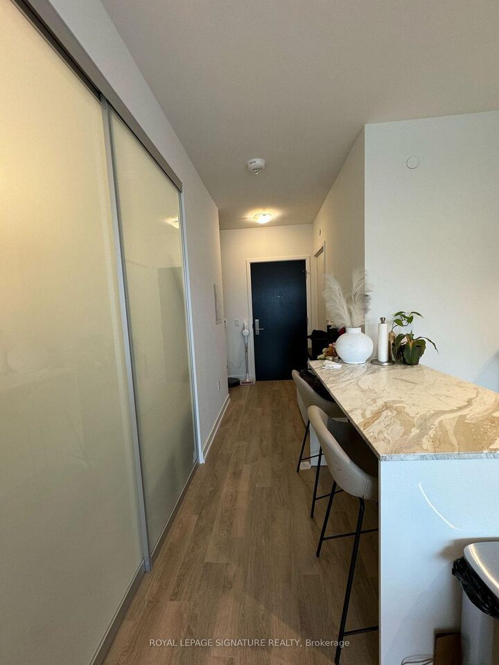 Property Photo: 158 Front Street E 820 ON M5A 0K9