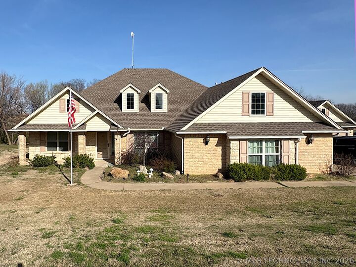 Property Photo:  909 S Country Club Drive  OK 74023 