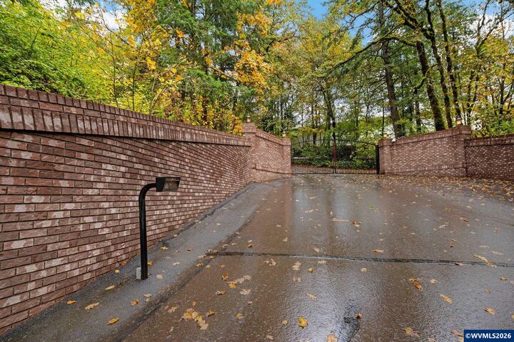 Property Photo: 7474 Battle Creek Rd SE OR 97317