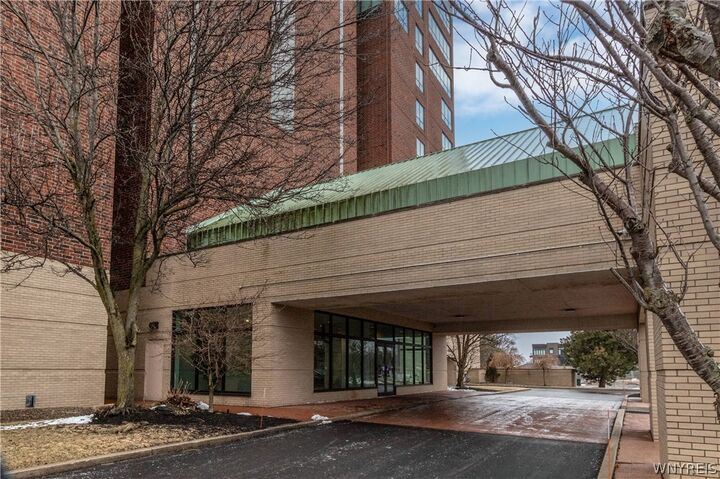 Property Photo:  75 Ojibwa #504 Circle  NY 14202 