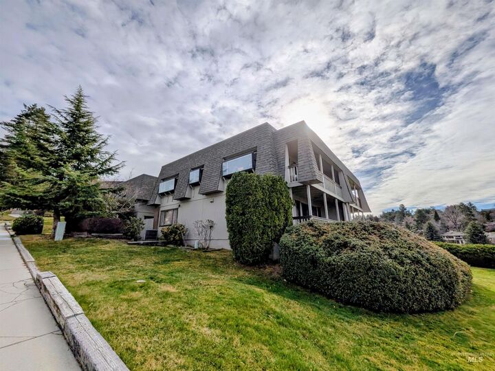 Property Photo:  133 W Braemere Road  ID 83702 