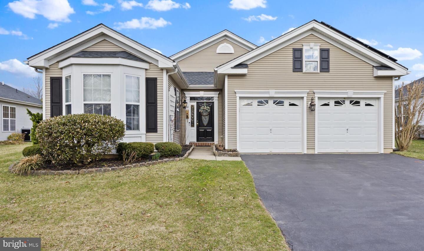 Property Photo:  10 Minuteman Circle  NJ 08501 