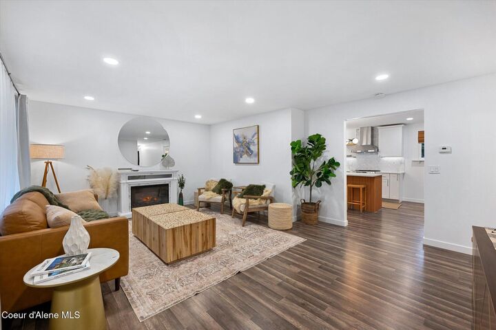 Property Photo:  1502 E Stiner Ave  ID 83815 