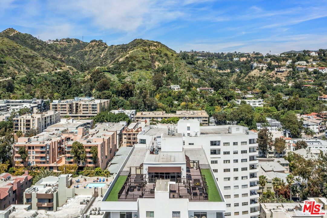 Property Photo:  7250 Franklin Ave  CA 90046 