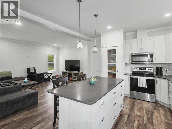 Property Photo: 7654 18th Street BC V0H 1H2