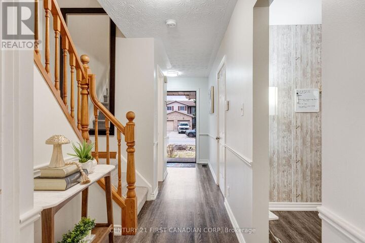 Property Photo: 15 Mohican Drive ON N4T 1H4