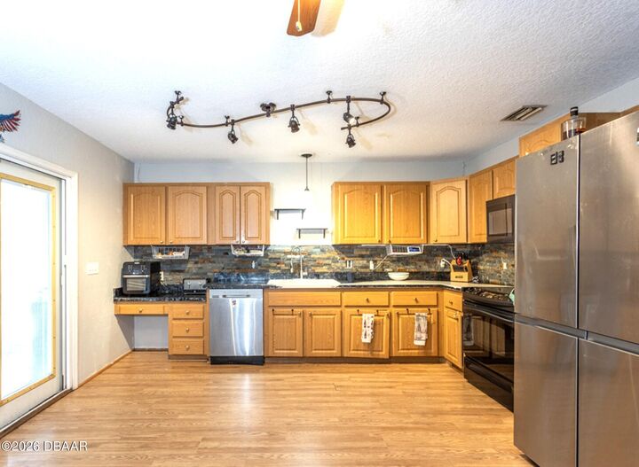 Property Photo:  474 E University Avenue  FL 32763 