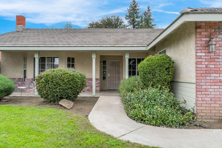 Property Photo: 3632 E Willow Court CA 93292
