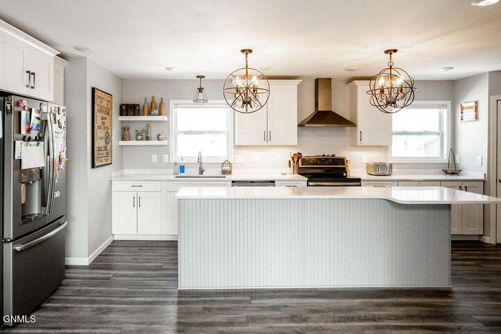 Property Photo:  316 8th Street SW  ND 58401 