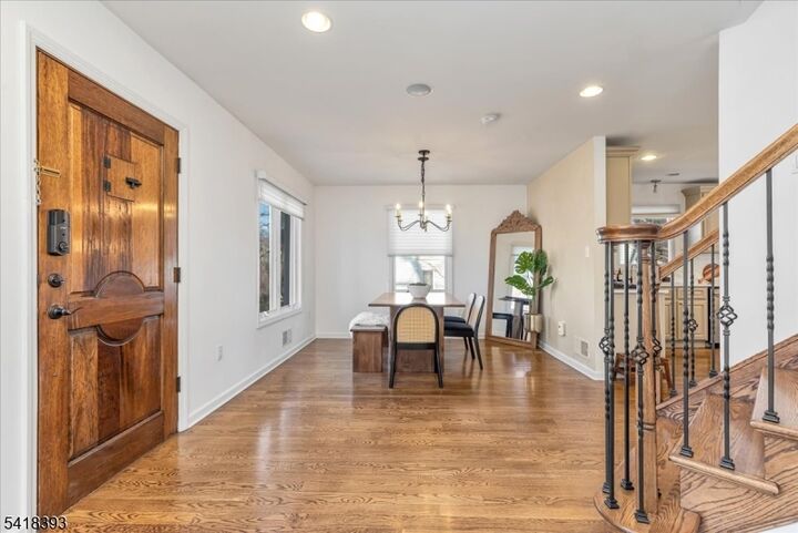 Property Photo:  10 Tulip Ct  NJ 07033 