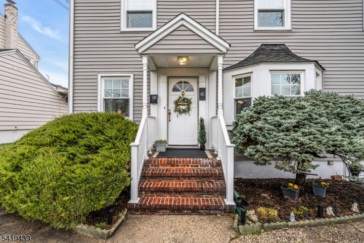 Property Photo:  40 Highfield Ln  NJ 07110 