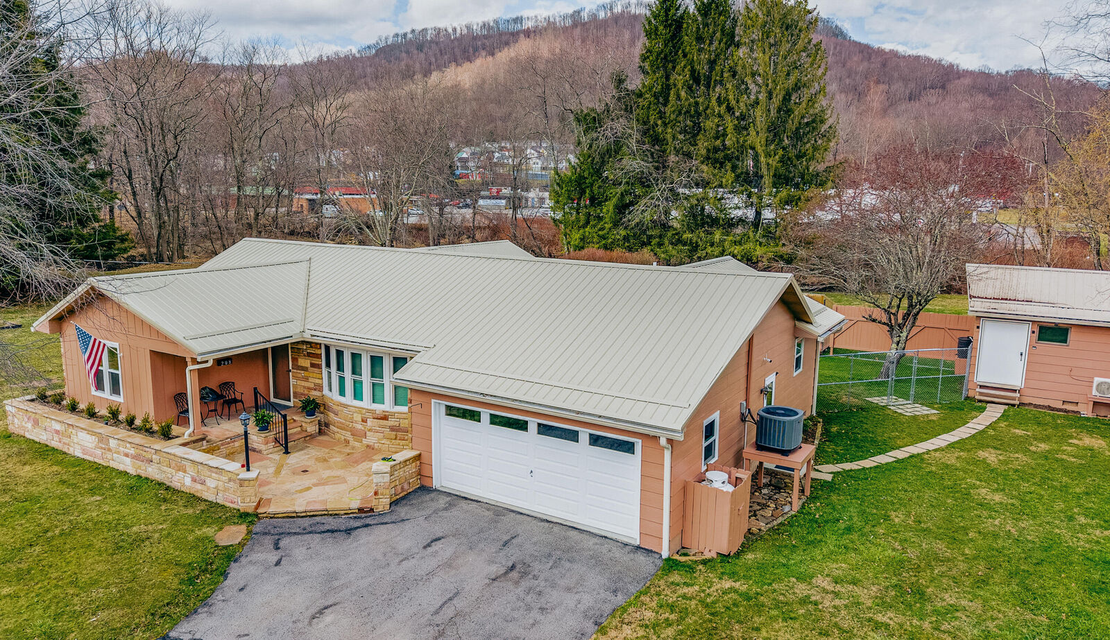 Property Photo:  208 14th St  WV 25962 