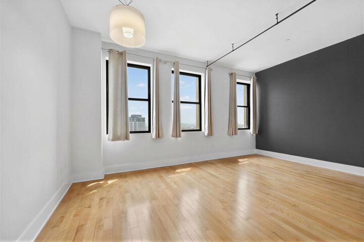 Property Photo:  4 Beacon Way 1007  NJ 07304 