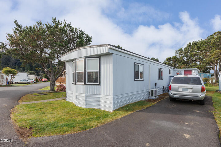 Property Photo:  955 NE Mill Street D-5  OR 97394 