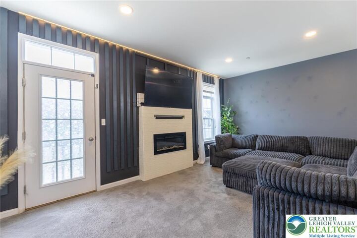 Property Photo:  3191 W Huntington Lane  PA 18040 