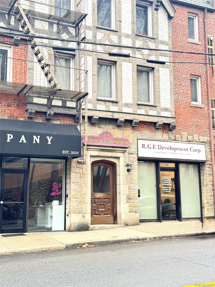 Property Photo:  69 Harney Road 5B  NY 10583 
