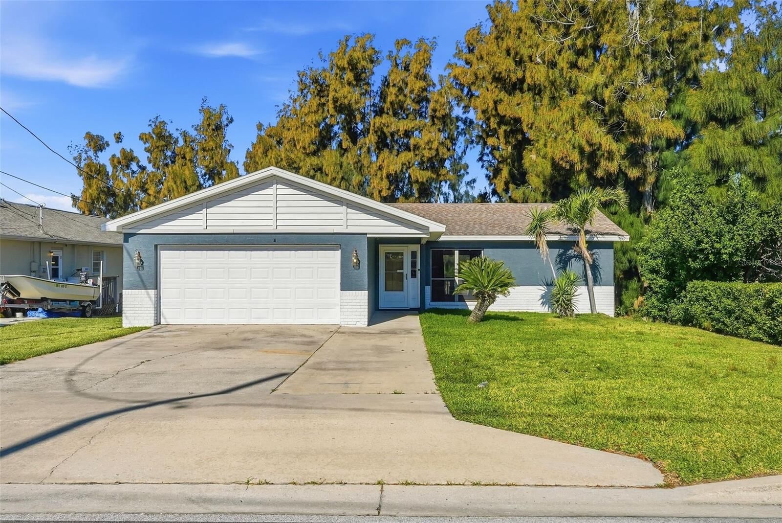 Property Photo:  11696 Currie Lane  FL 33774 