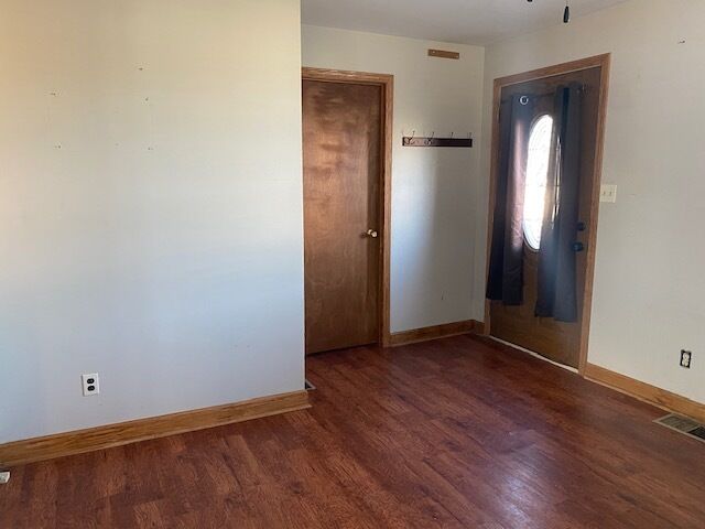 Property Photo:  215 S Hennepin Avenue  IL 61329 