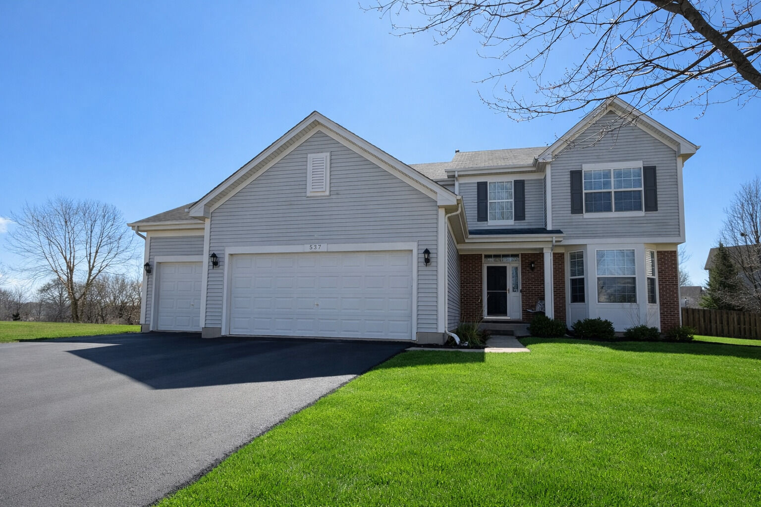 Property Photo:  537 W Mara Lynn Court  IL 60073 