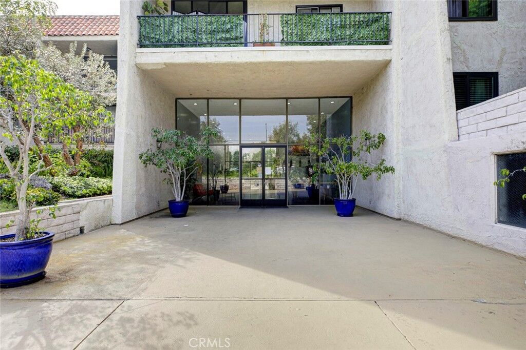 Property Photo:  1401 Valley View 206  CA 91202 