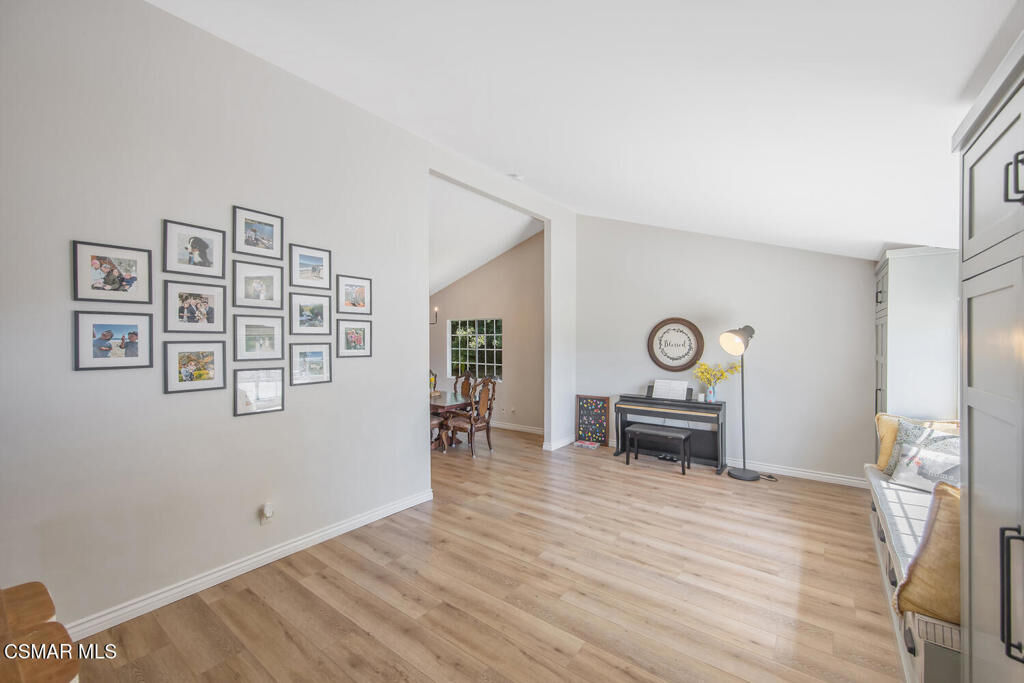 Property Photo:  1267 Calle Olmo  CA 91360 