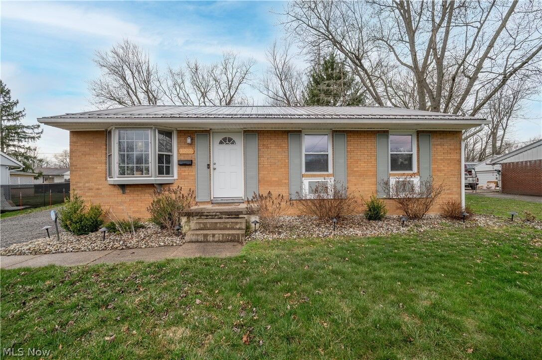 Property Photo:  3295 Clearwater Street NW  OH 44485 