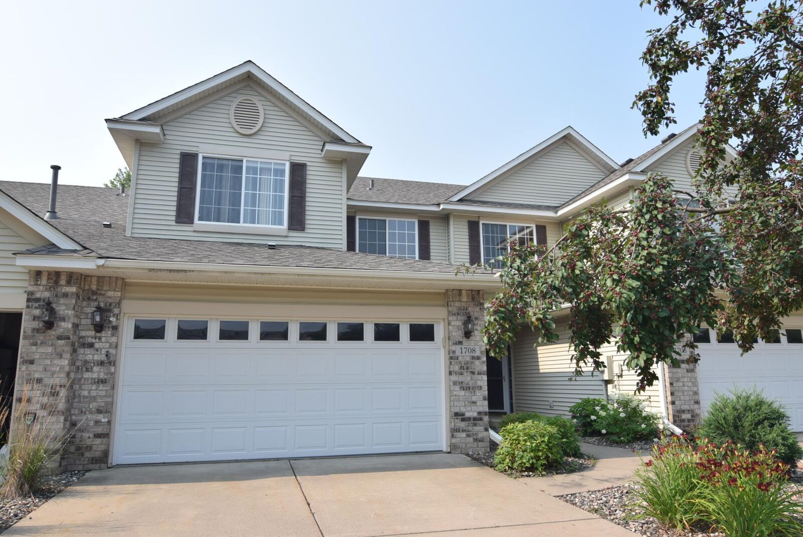 Property Photo:  1708 Sunset Drive  MN 55057 