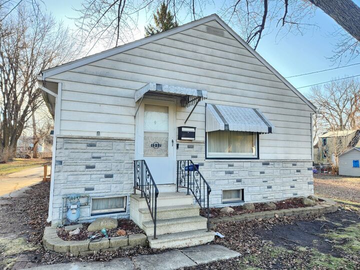 Property Photo:  1317 Frank Avenue  MN 56007 